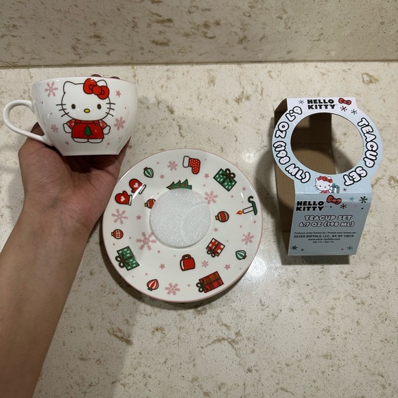 Hello Kitty x Sanrio Christmas 2024 Snowflake Ceramic Teacup & Saucer Set *BNWT* - Picture 6 of 6